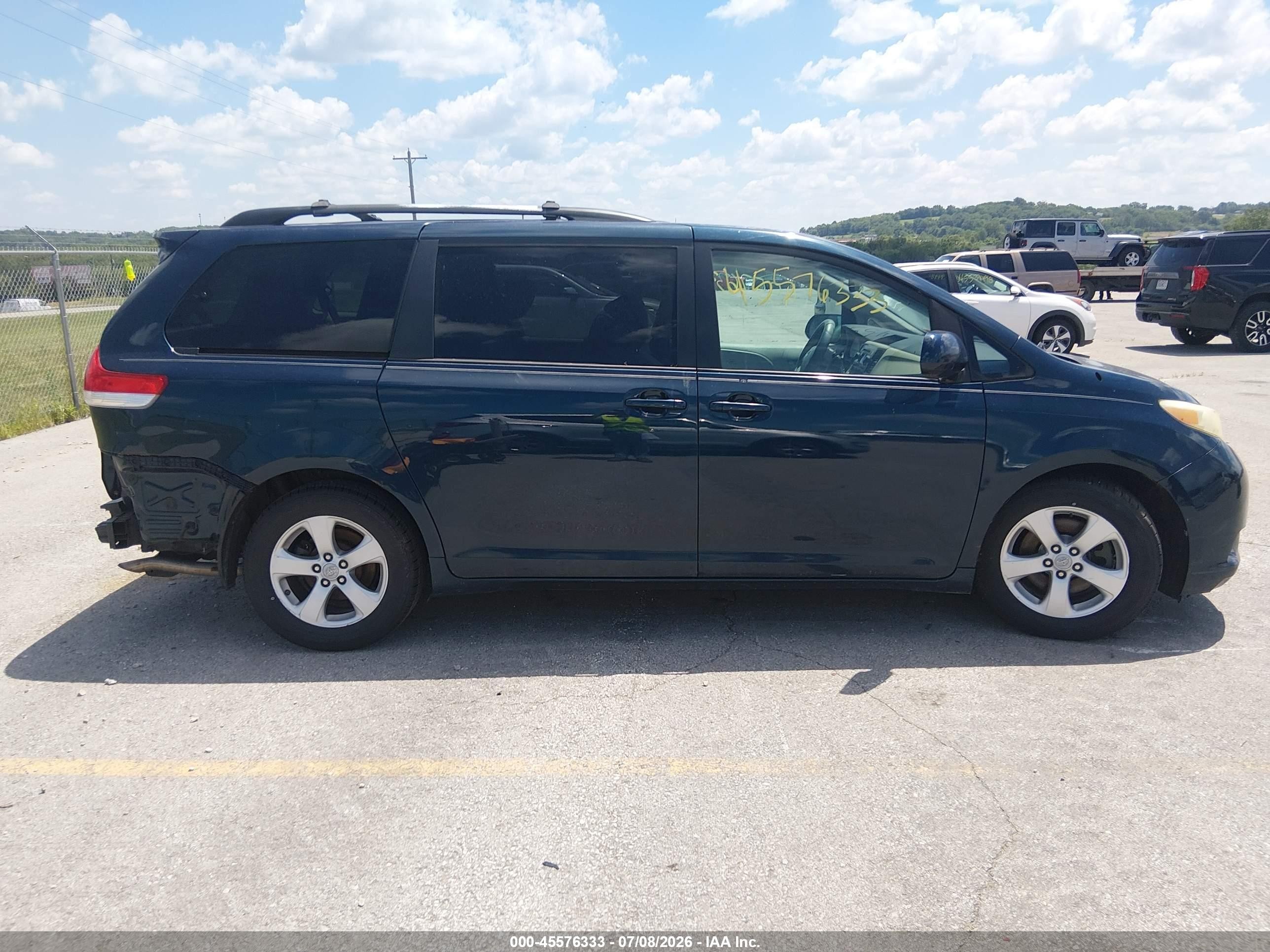 2011 Toyota Sienna Le V6 Blue vin: 5TDKK3DC3BS097591