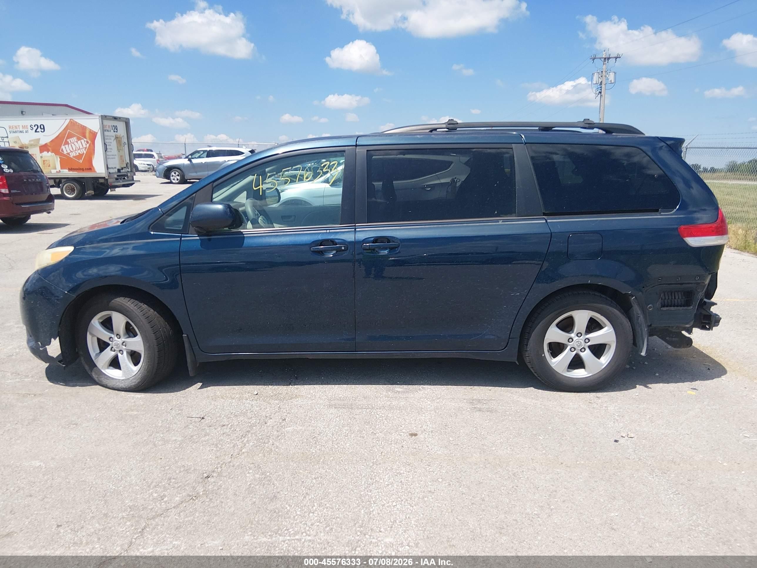2011 Toyota Sienna Le V6 Blue vin: 5TDKK3DC3BS097591