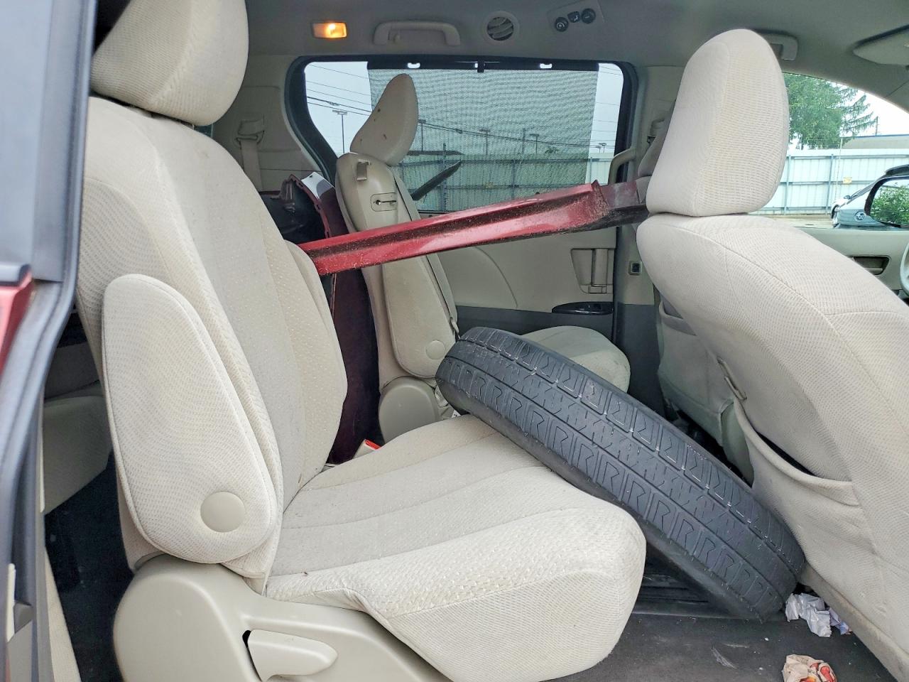 2011 Toyota Sienna Le Темно-бордовый vin: 5TDKK3DC3BS107696