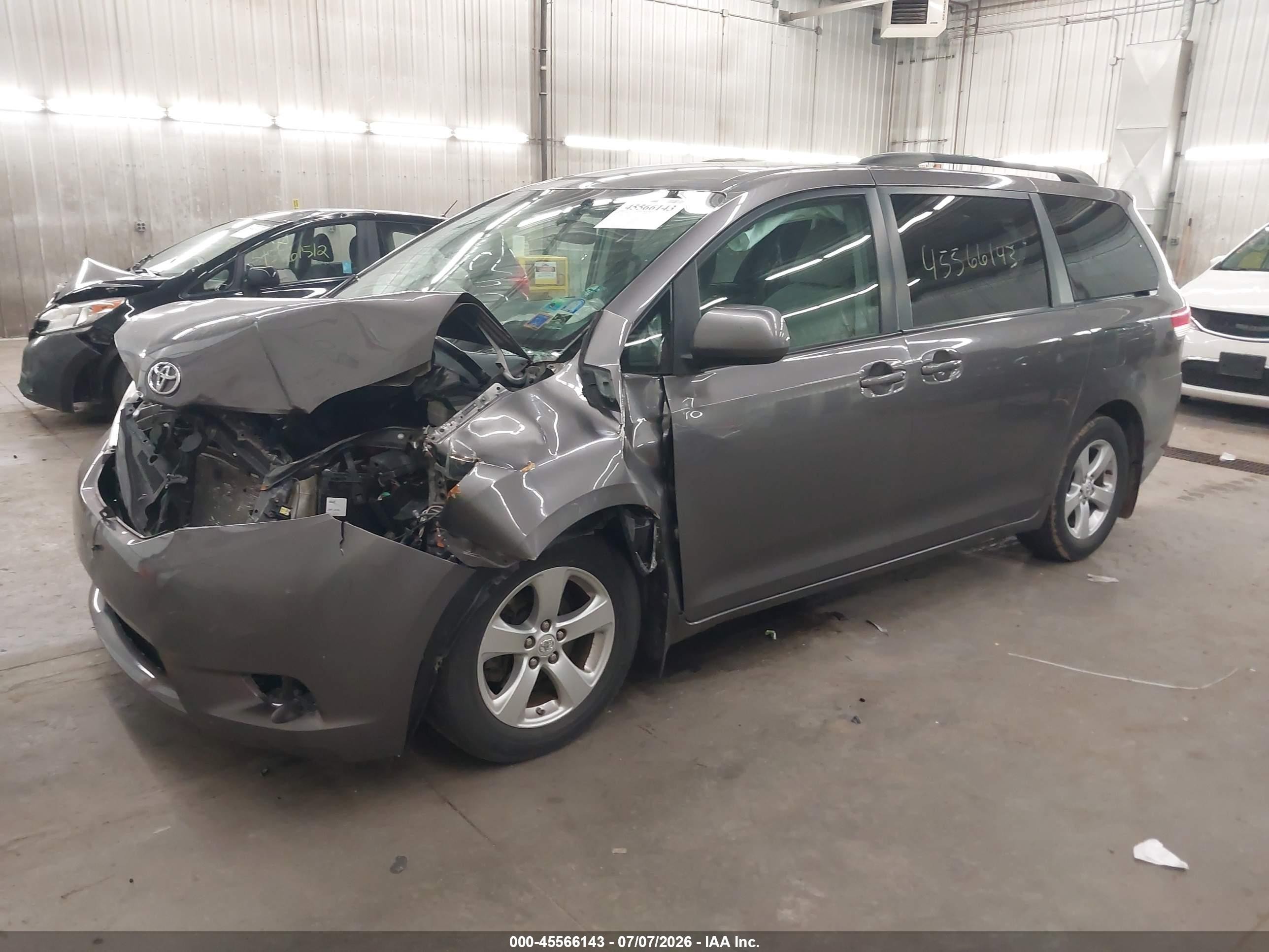 2011 Toyota Sienna Le V6 Gray vin: 5TDKK3DC3BS116169