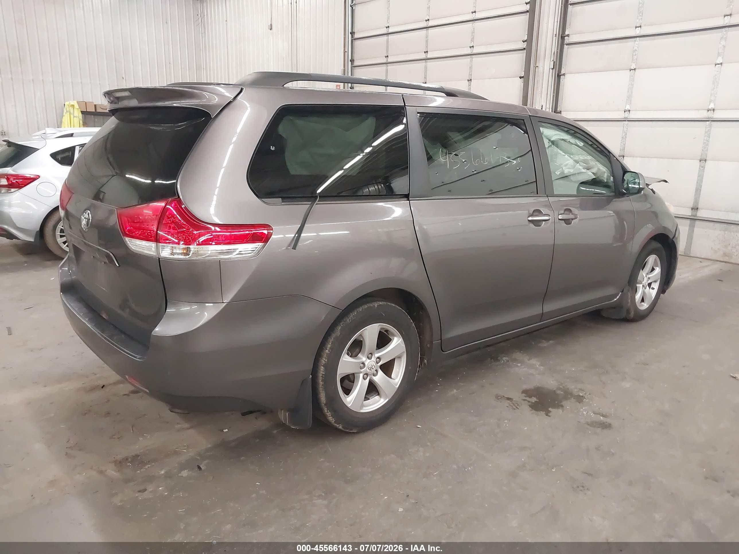 2011 Toyota Sienna Le V6 Gray vin: 5TDKK3DC3BS116169