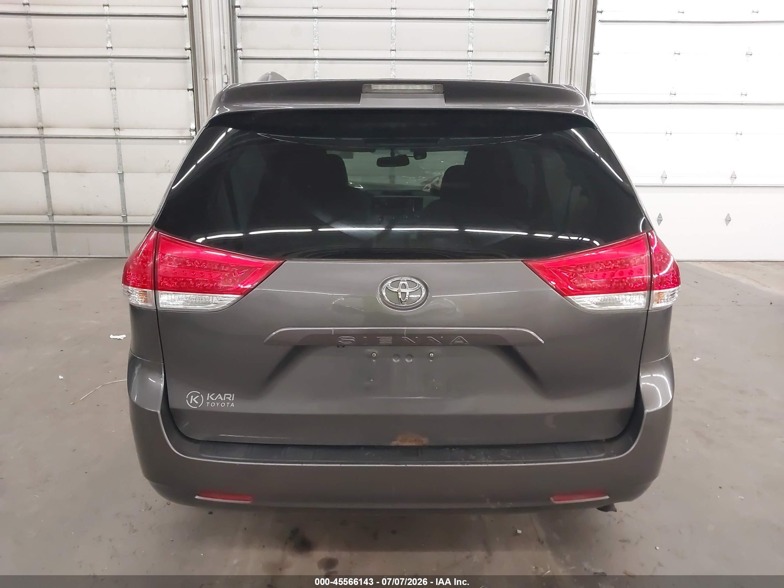 2011 Toyota Sienna Le V6 Gray vin: 5TDKK3DC3BS116169