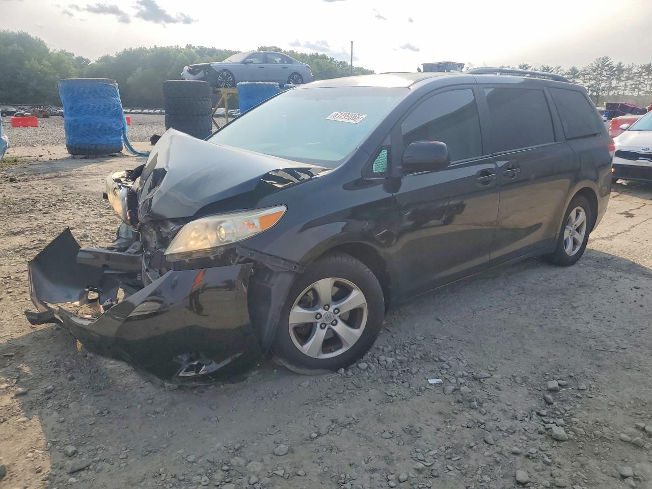 2011 Toyota Sienna Le Black vin: 5TDKK3DC3BS120951