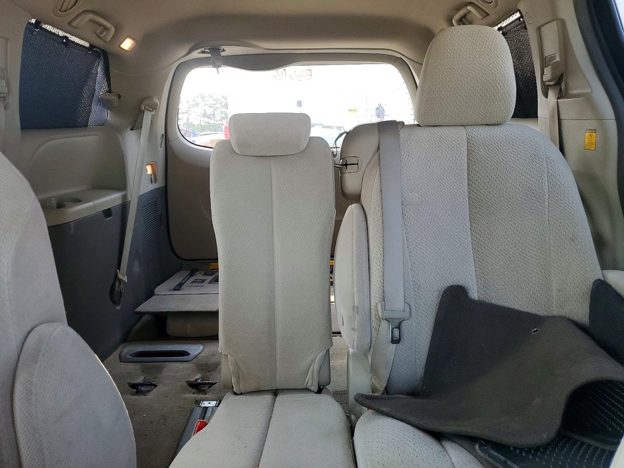 2011 Toyota Sienna Le Black vin: 5TDKK3DC3BS120951