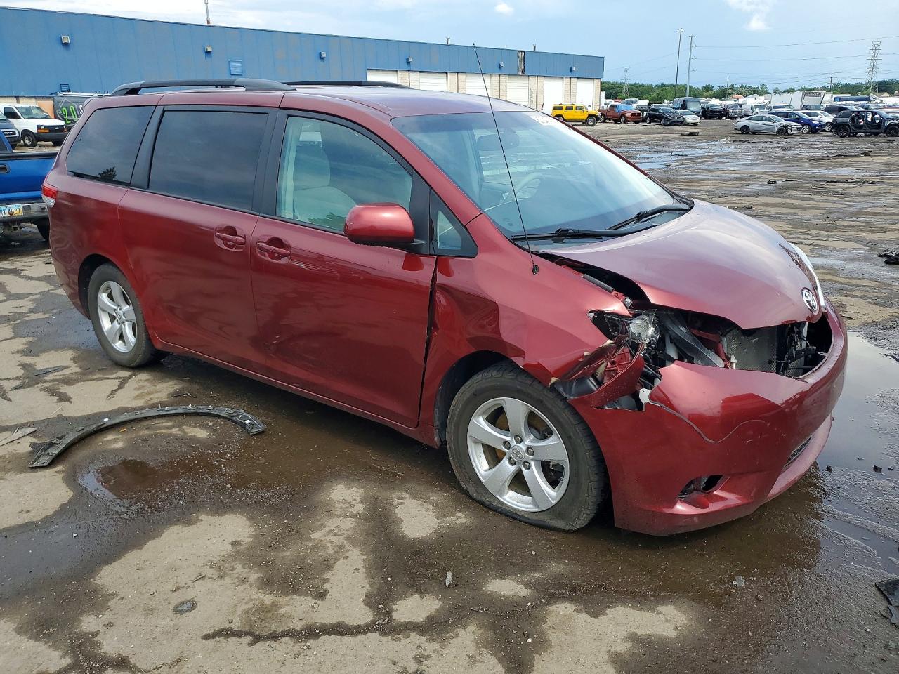 2011 Toyota Sienna Le Red vin: 5TDKK3DC3BS124367