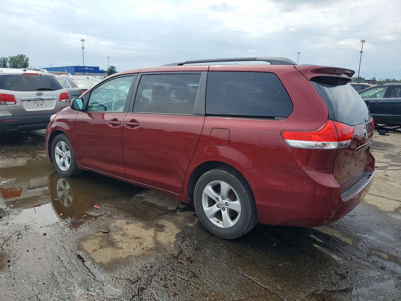 2011 Toyota Sienna Le Red vin: 5TDKK3DC3BS124367