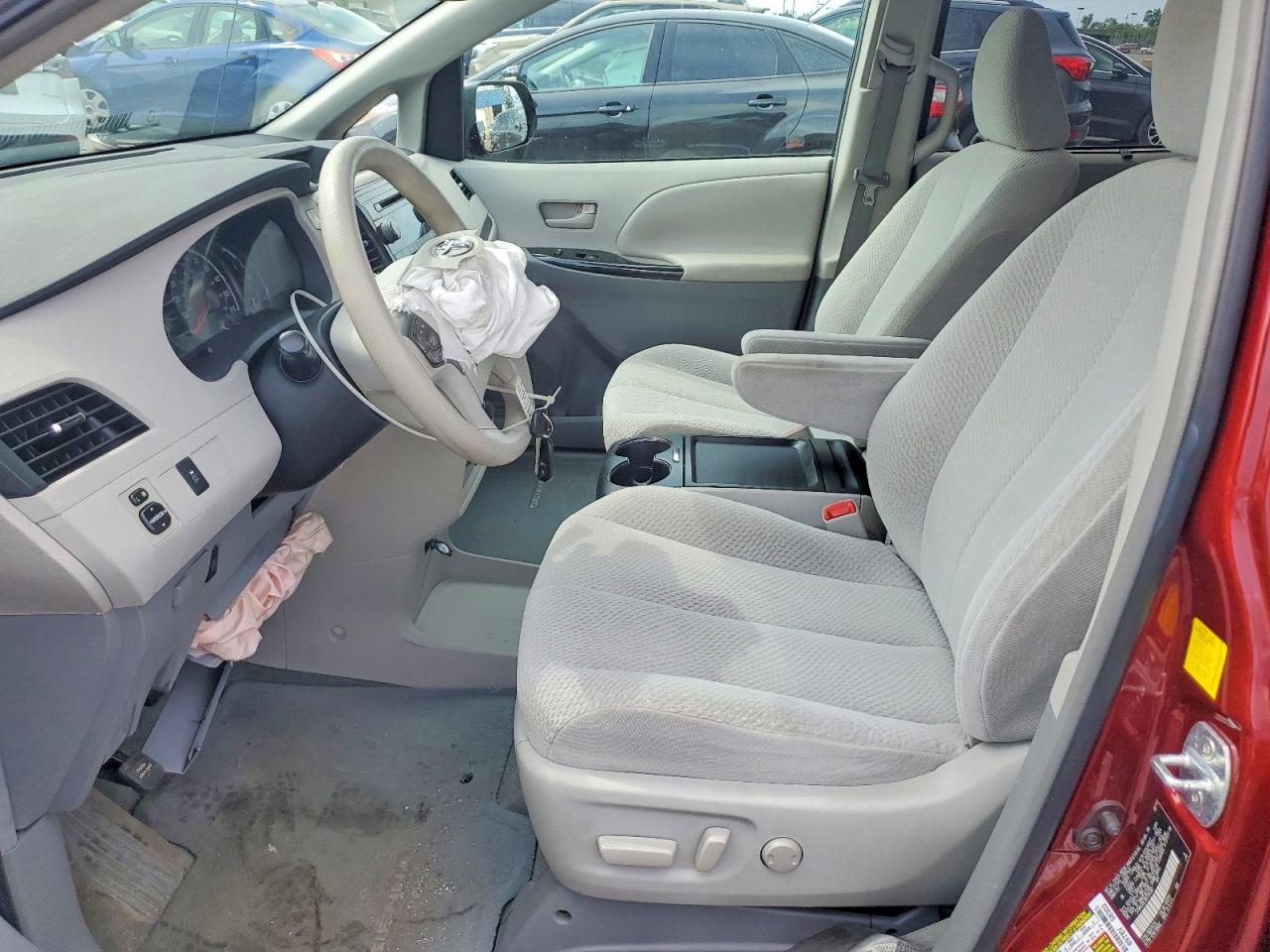 2011 Toyota Sienna Le Red vin: 5TDKK3DC3BS124367