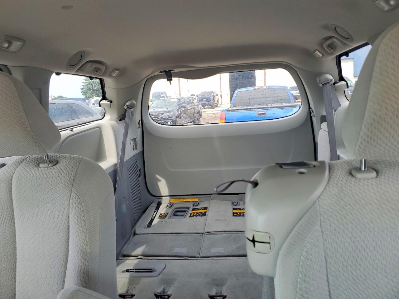 2011 Toyota Sienna Le Red vin: 5TDKK3DC3BS124367
