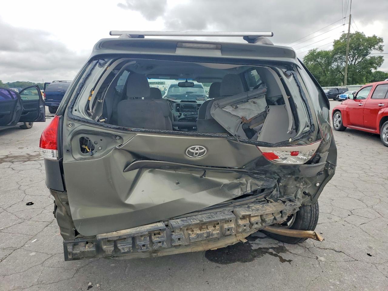 2011 Toyota Sienna Le Gray vin: 5TDKK3DC3BS125180