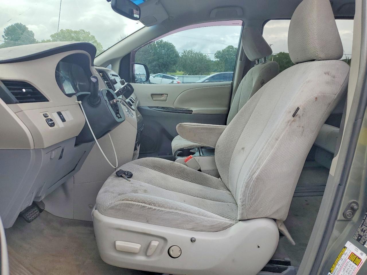 2011 Toyota Sienna Le Gray vin: 5TDKK3DC3BS125180