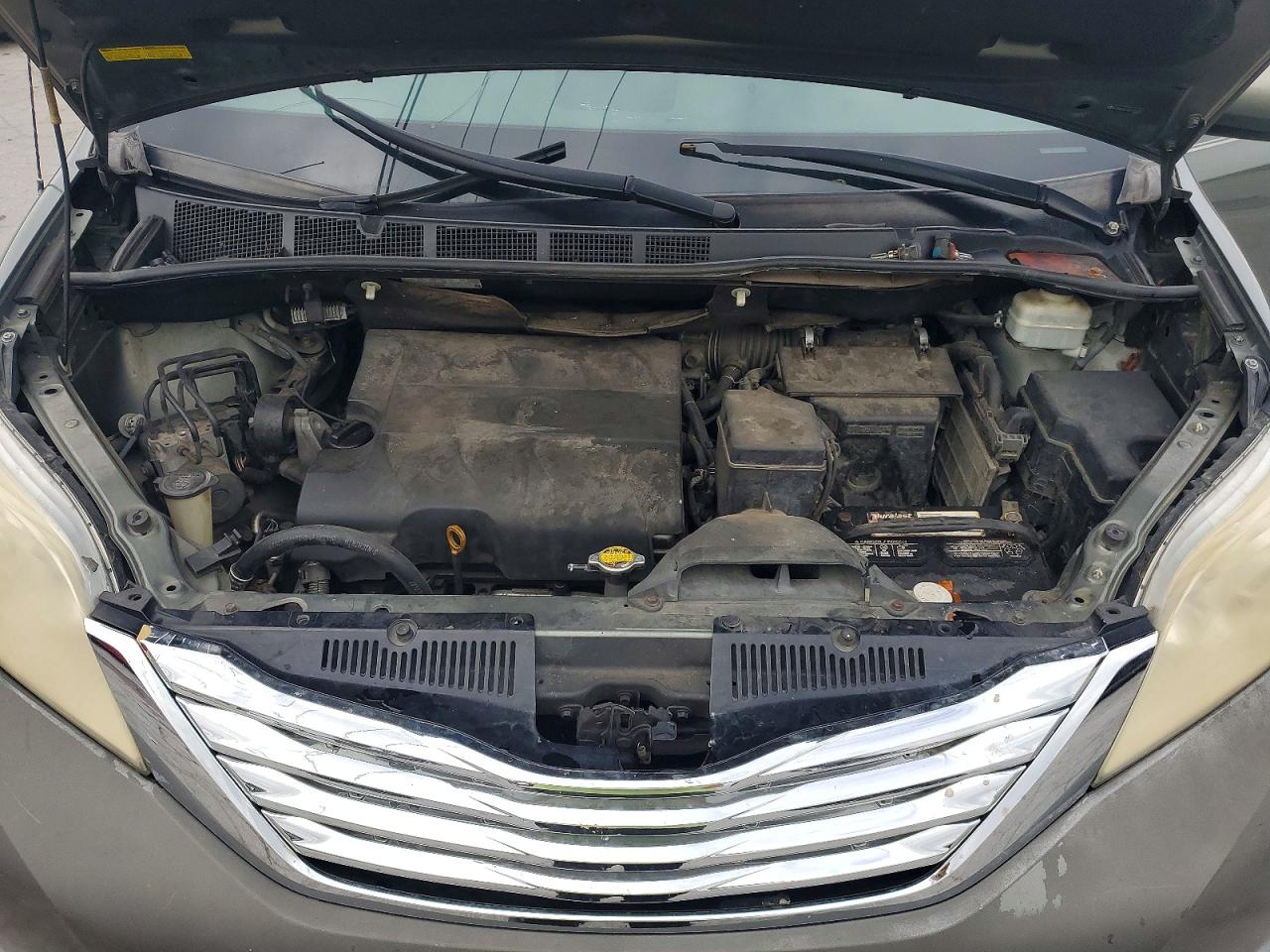2011 Toyota Sienna Le Gray vin: 5TDKK3DC3BS125180