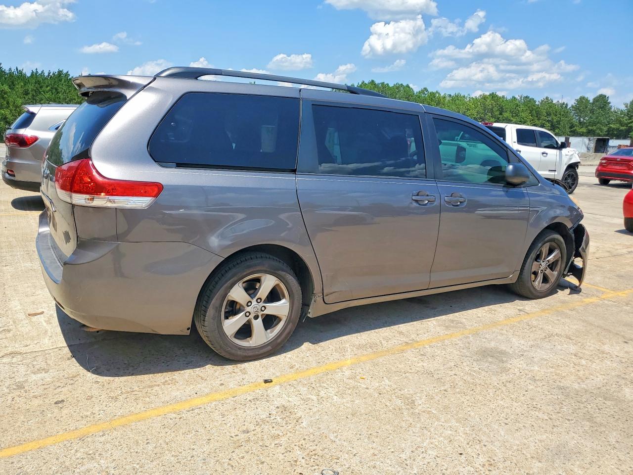 2011 Toyota Sienna Le Gray vin: 5TDKK3DC3BS139600