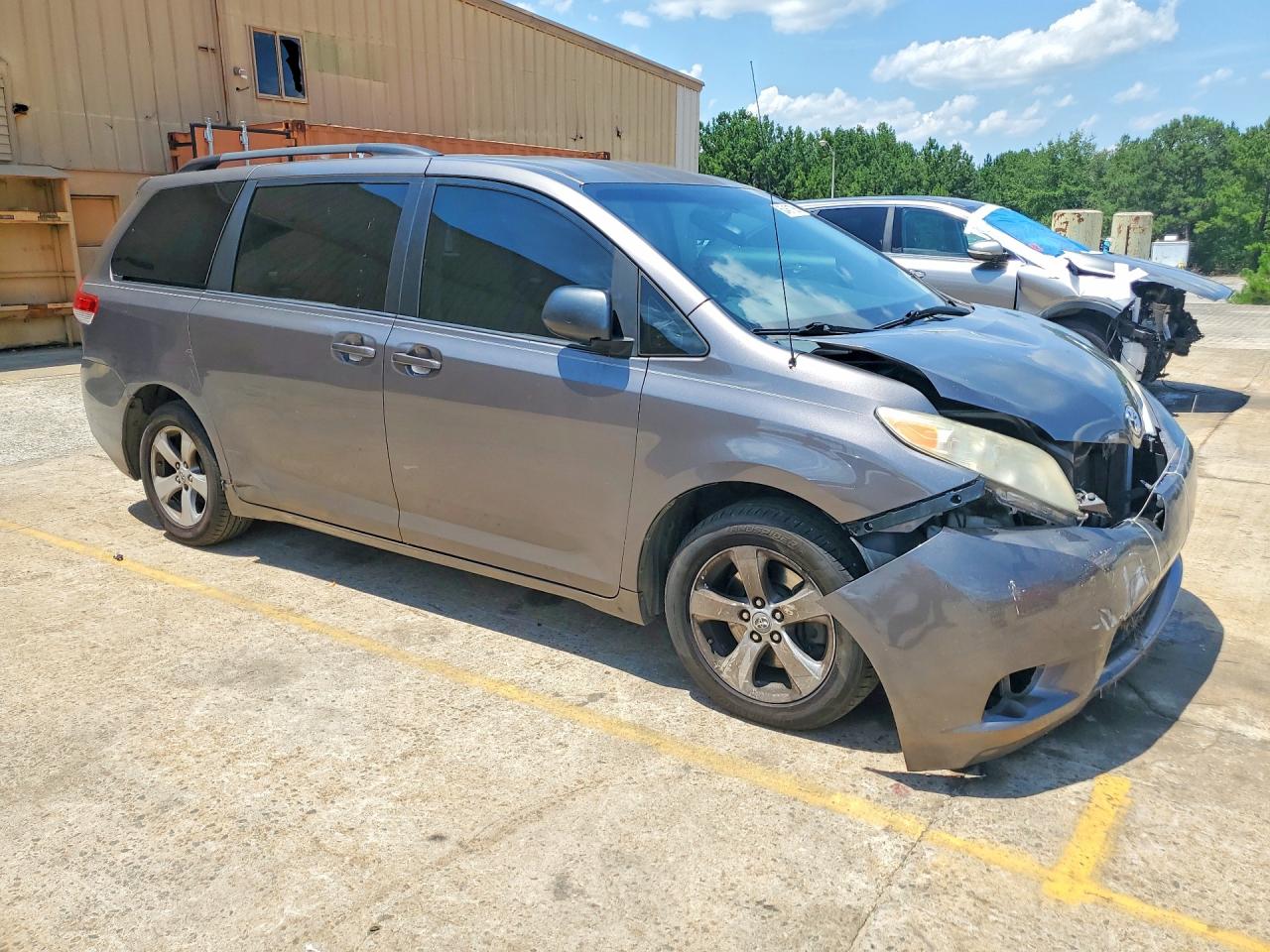 2011 Toyota Sienna Le Gray vin: 5TDKK3DC3BS139600