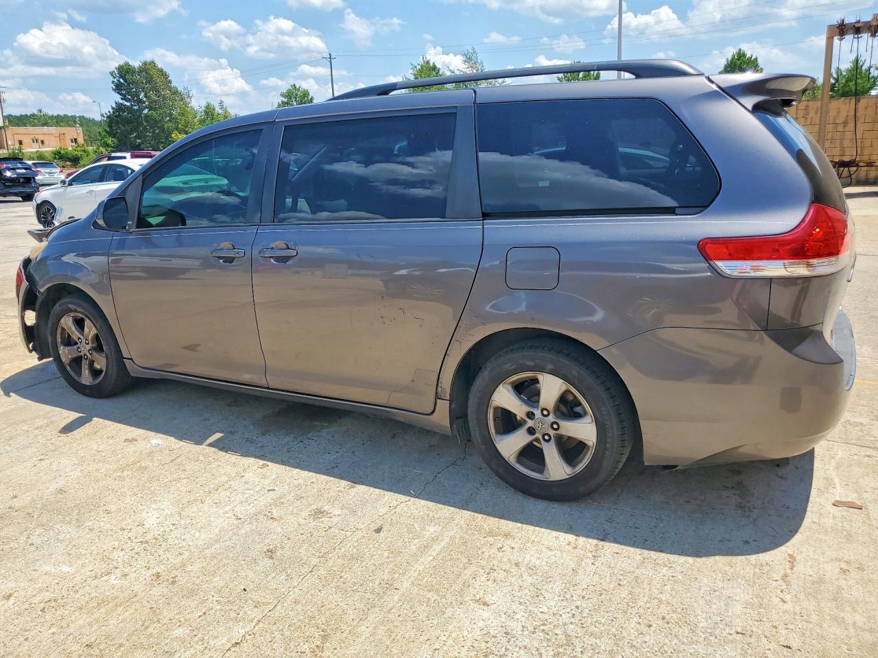 2011 Toyota Sienna Le Gray vin: 5TDKK3DC3BS139600