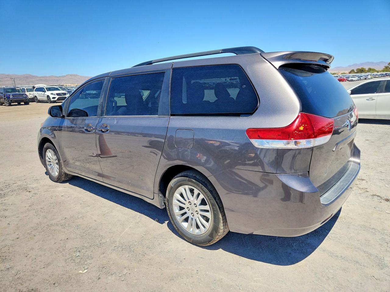 2011 Toyota Sienna Le Gray vin: 5TDKK3DC3BS148748