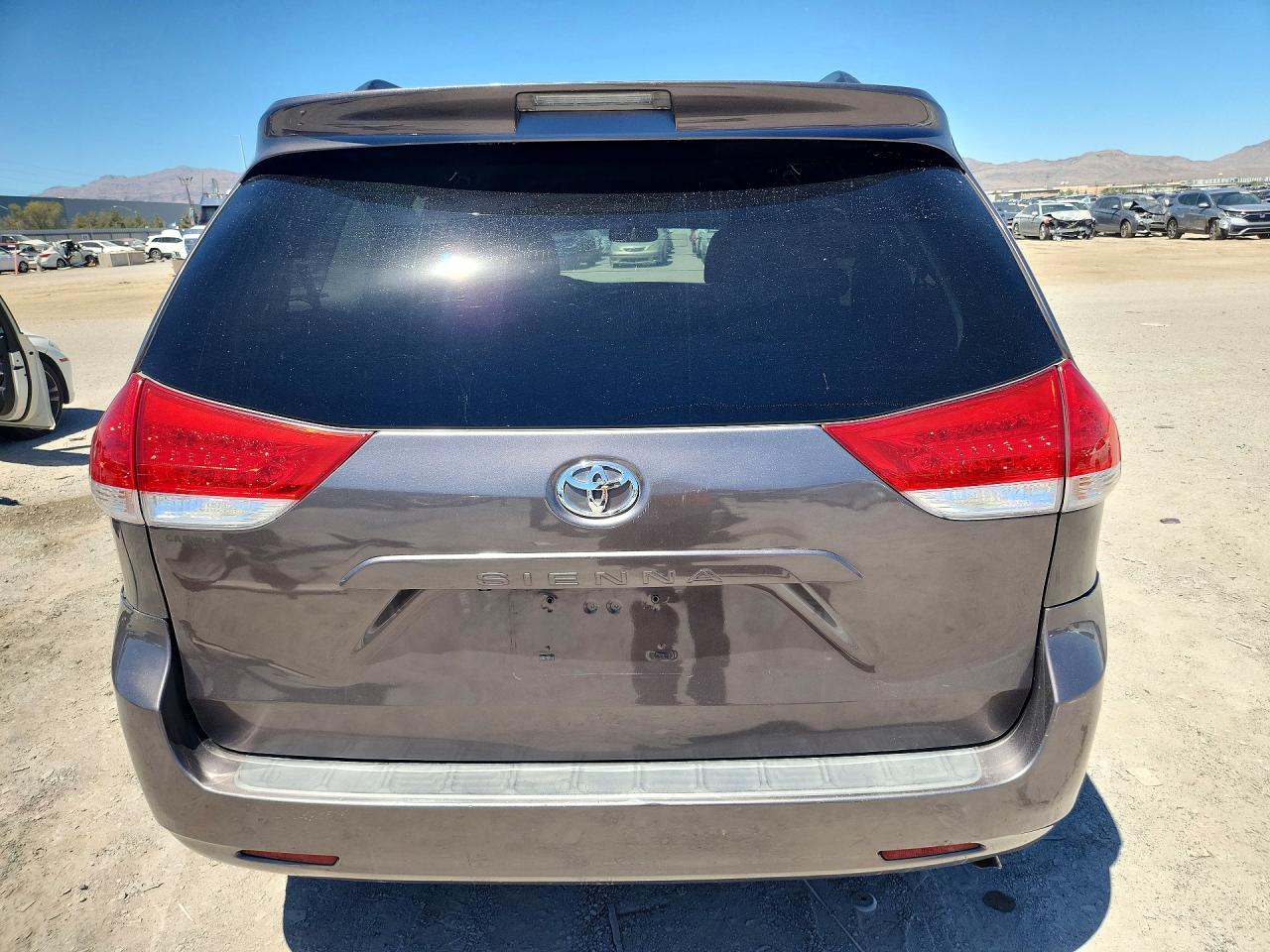 2011 Toyota Sienna Le Gray vin: 5TDKK3DC3BS148748