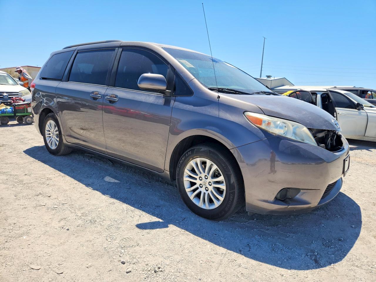 2011 Toyota Sienna Le Gray vin: 5TDKK3DC3BS148748