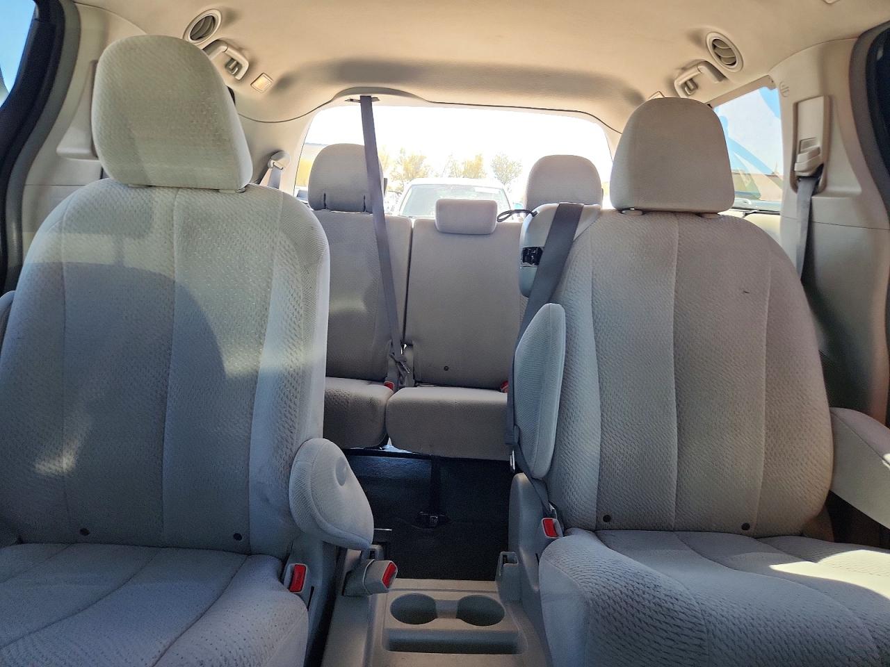 2011 Toyota Sienna Le Gray vin: 5TDKK3DC3BS148748