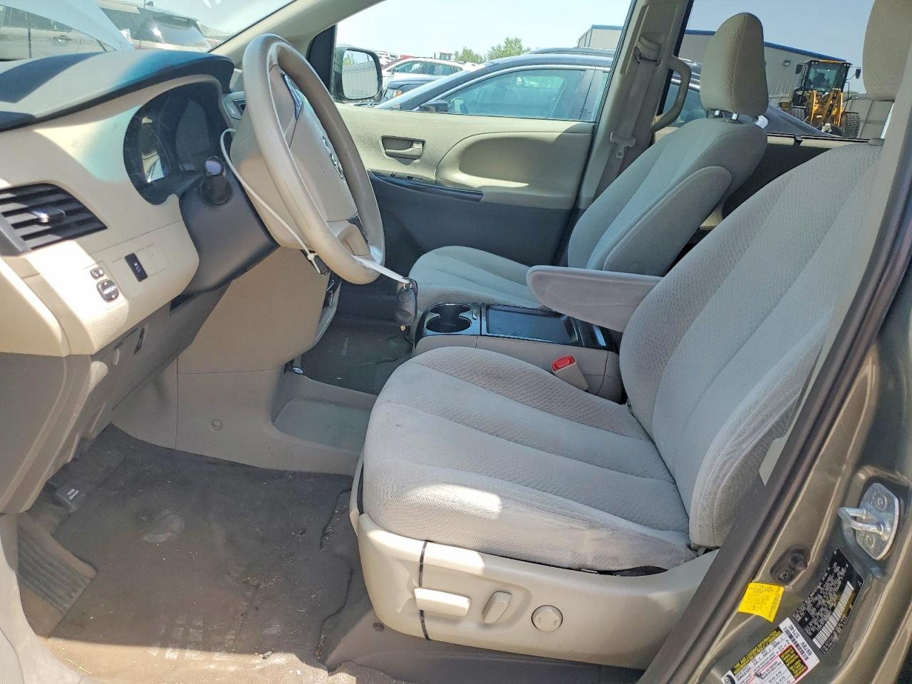 2011 Toyota Sienna Tan vin: 5TDKK3DC3BS155862