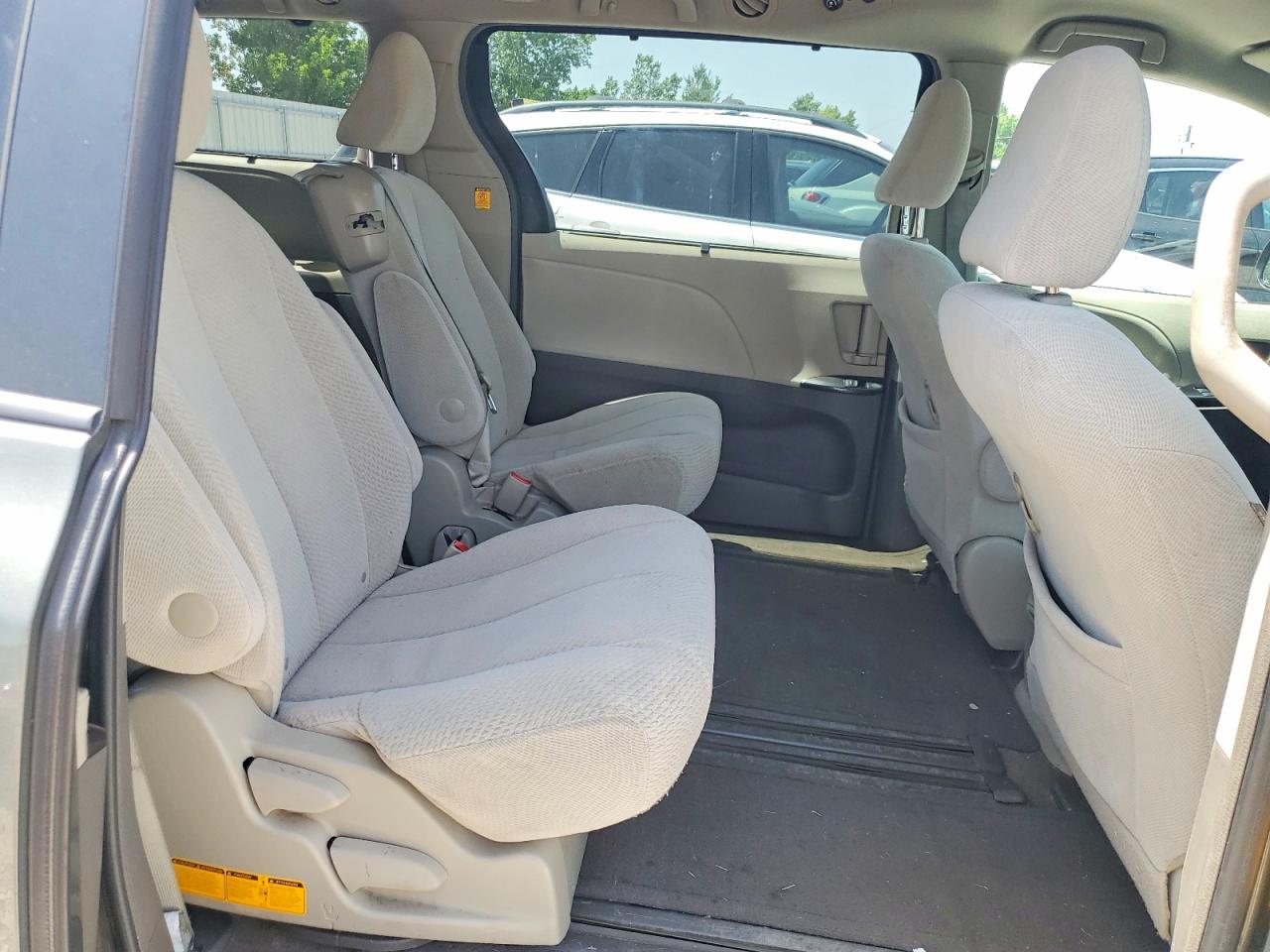 2011 Toyota Sienna Tan vin: 5TDKK3DC3BS155862