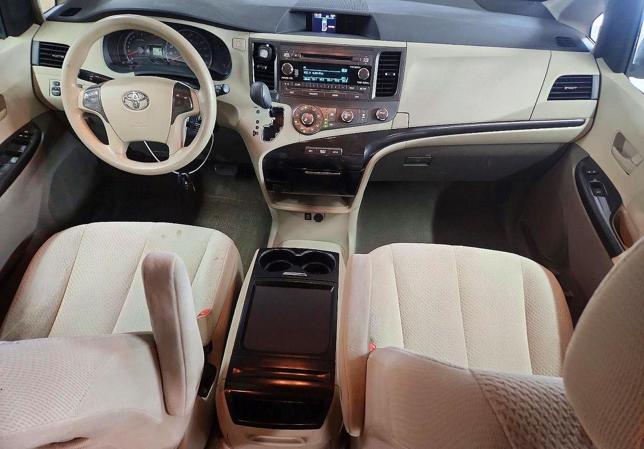 2011 Toyota Sienna Le Gray vin: 5TDKK3DC3BS160267