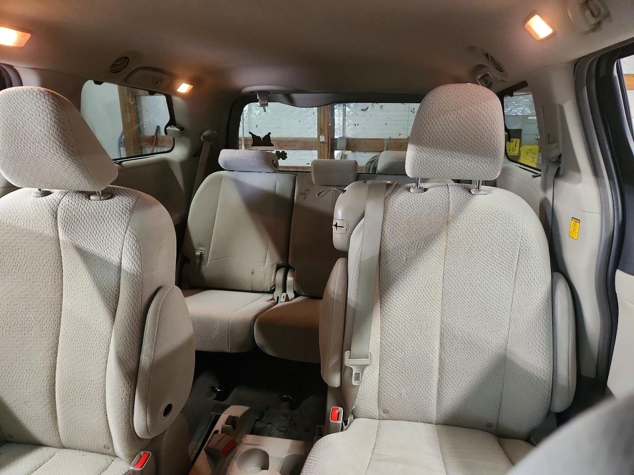 2011 Toyota Sienna Le Gray vin: 5TDKK3DC3BS160267