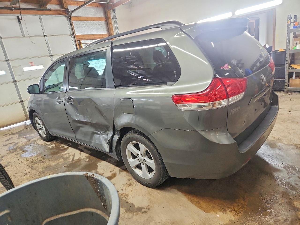 2011 Toyota Sienna Le Gray vin: 5TDKK3DC3BS160267