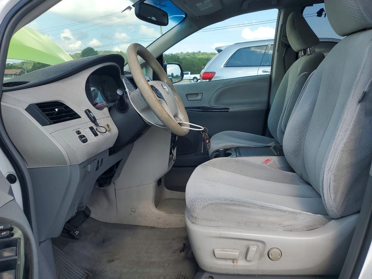 2012 Toyota Sienna Le Green vin: 5TDKK3DC3CS190757