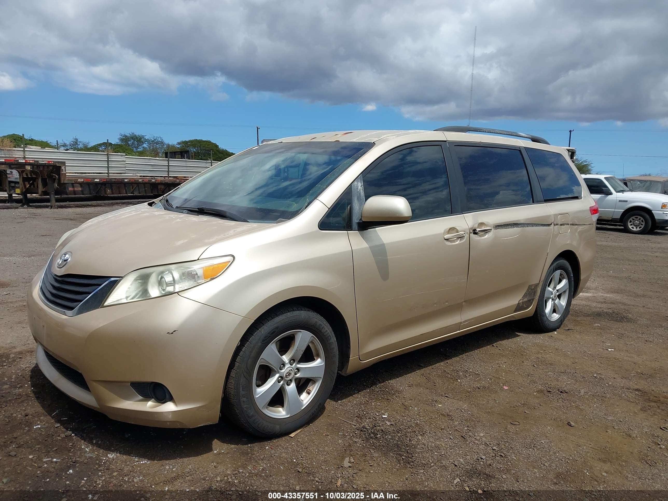 2012 Toyota Sienna Le V6 7 Passenger Auto Access Seat/le V6 8 Passenger Gold vin: 5TDKK3DC3CS205659