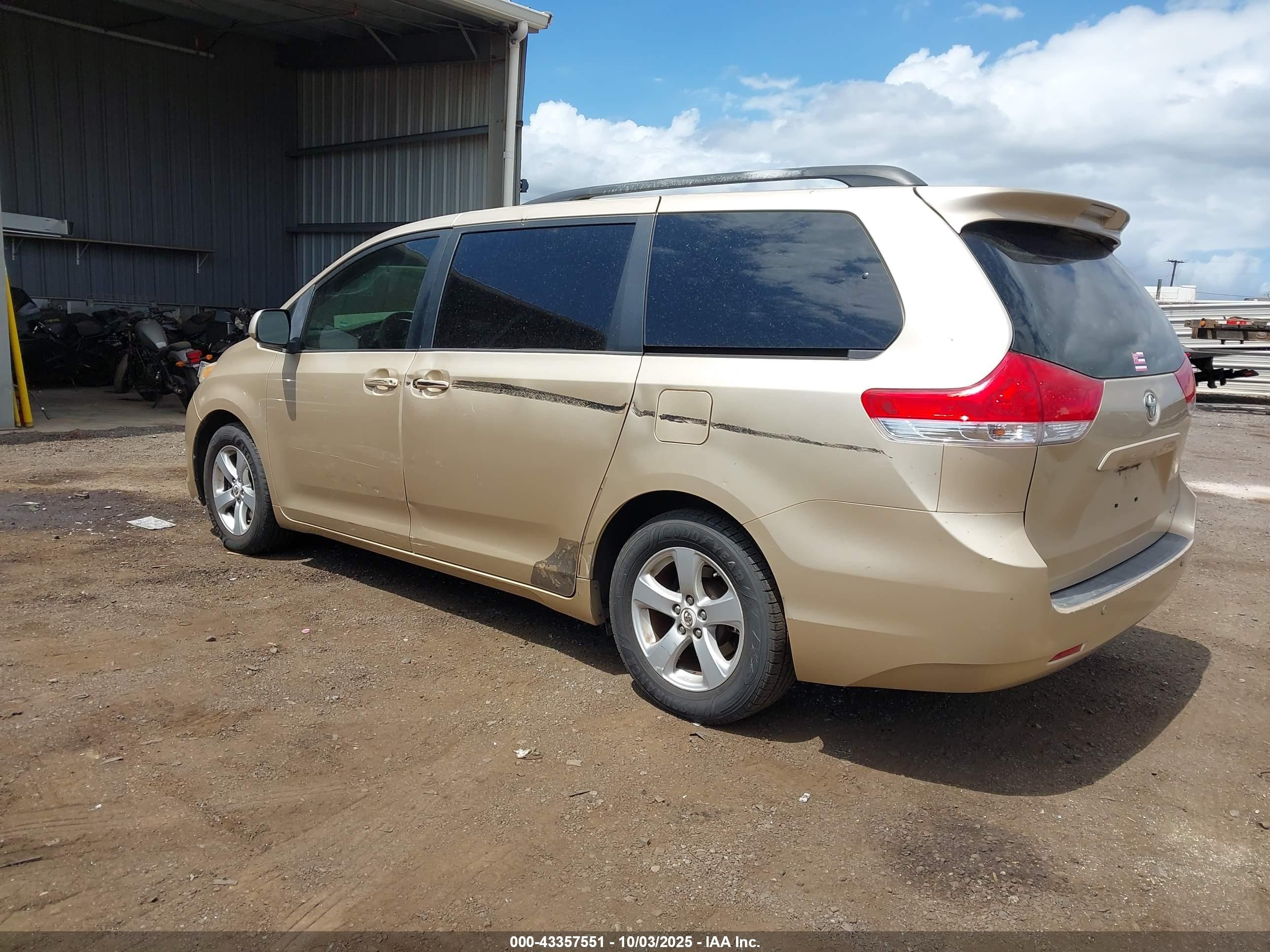 2012 Toyota Sienna Le V6 7 Passenger Auto Access Seat/le V6 8 Passenger Gold vin: 5TDKK3DC3CS205659