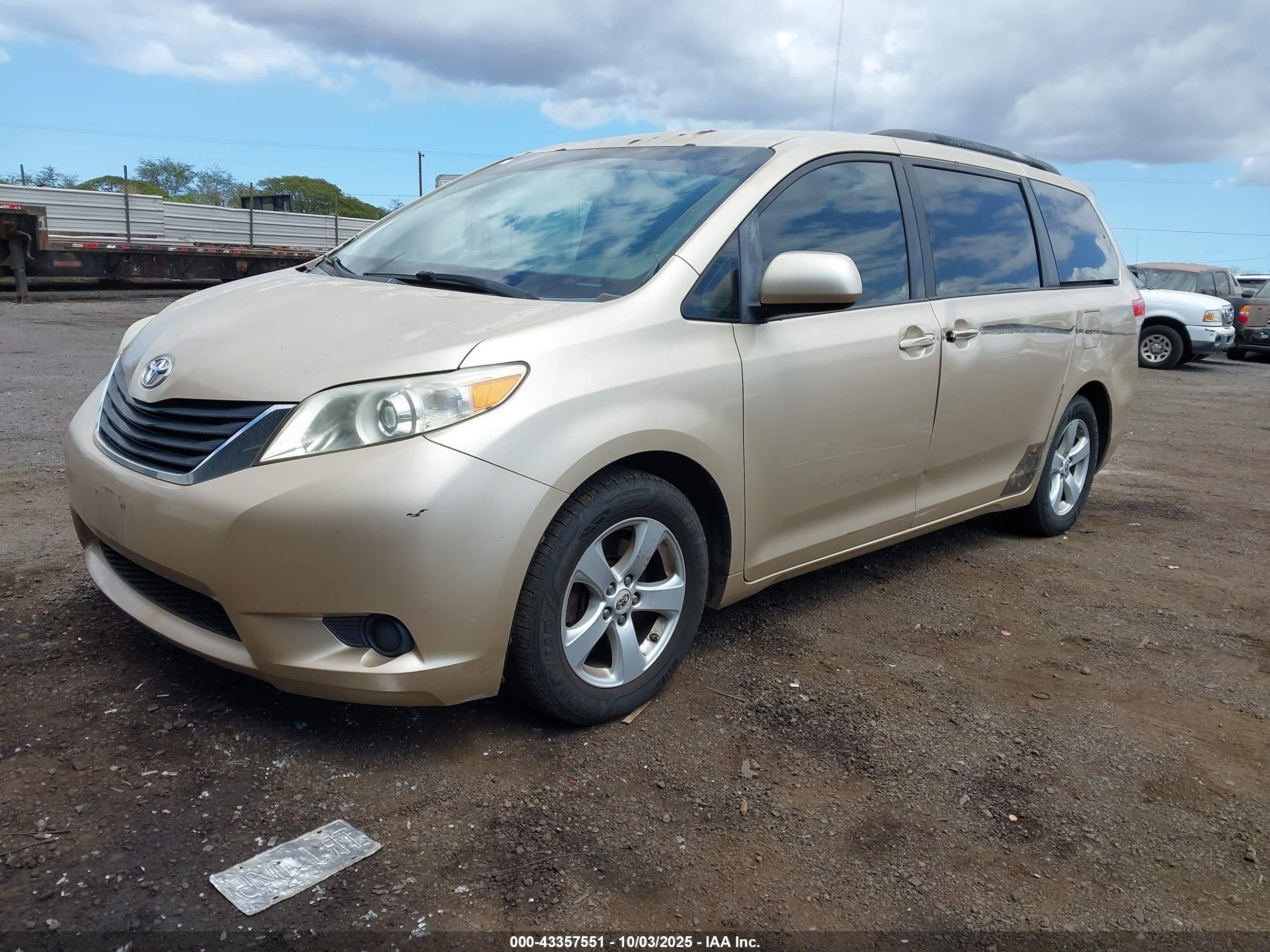 2012 Toyota Sienna Le V6 7 Passenger Auto Access Seat/le V6 8 Passenger Gold vin: 5TDKK3DC3CS205659