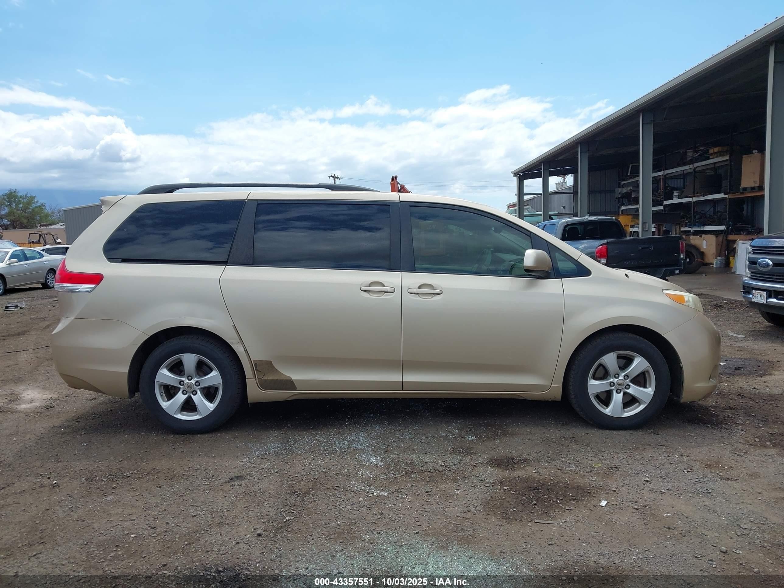 2012 Toyota Sienna Le V6 7 Passenger Auto Access Seat/le V6 8 Passenger Gold vin: 5TDKK3DC3CS205659