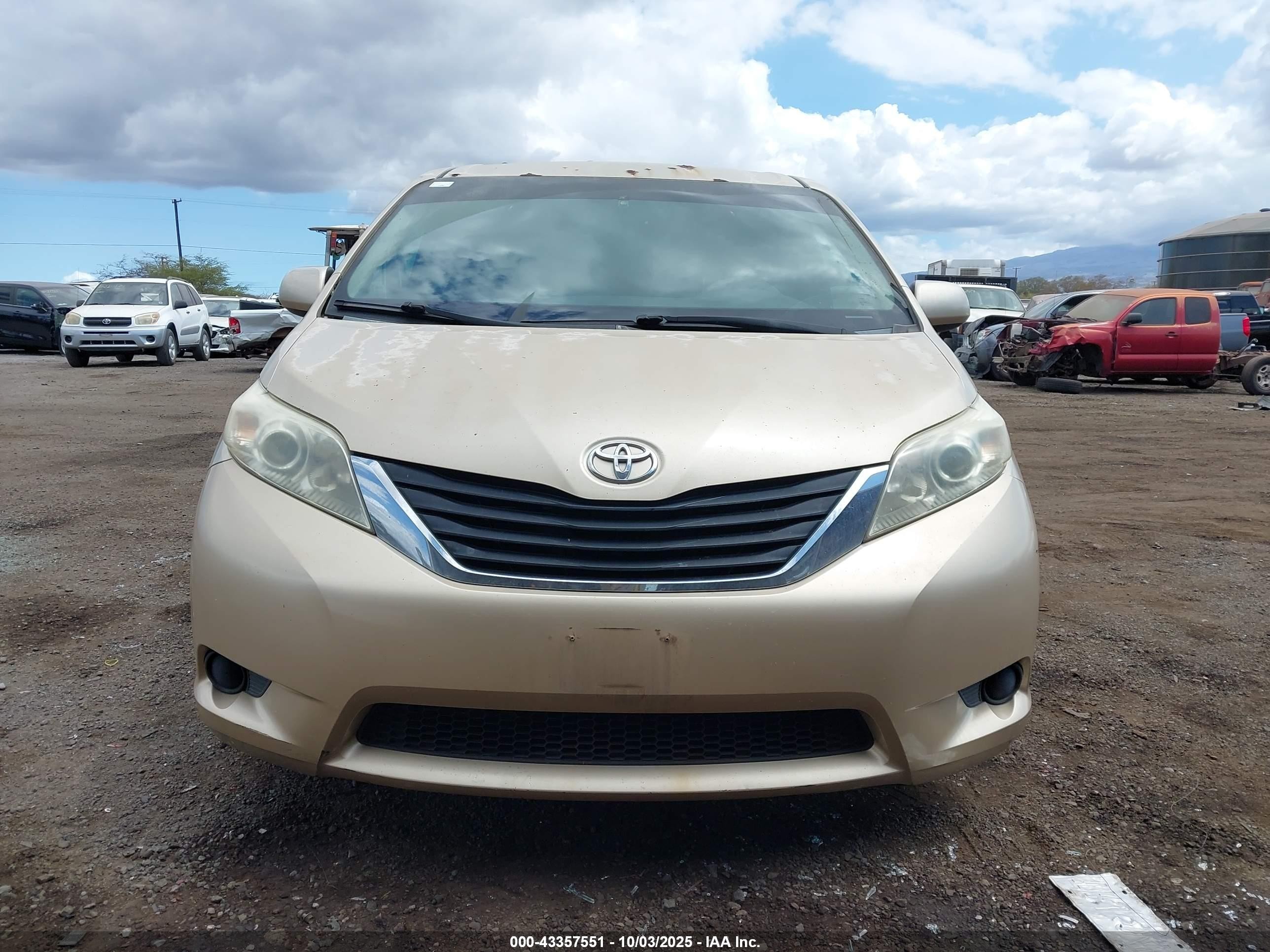 2012 Toyota Sienna Le V6 7 Passenger Auto Access Seat/le V6 8 Passenger Gold vin: 5TDKK3DC3CS205659