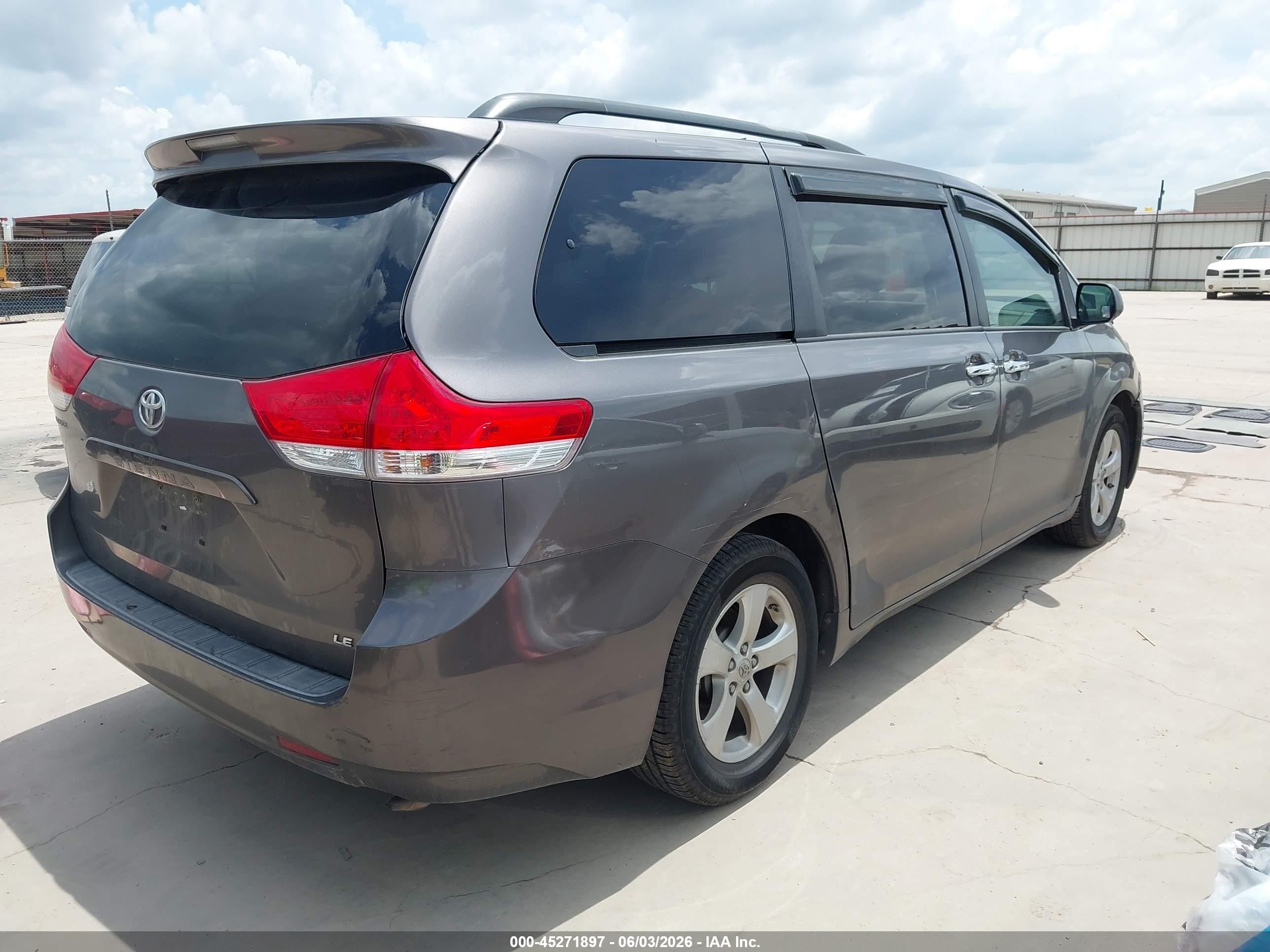 2012 Toyota Sienna Le V6 8 Passenger Gray vin: 5TDKK3DC3CS210540