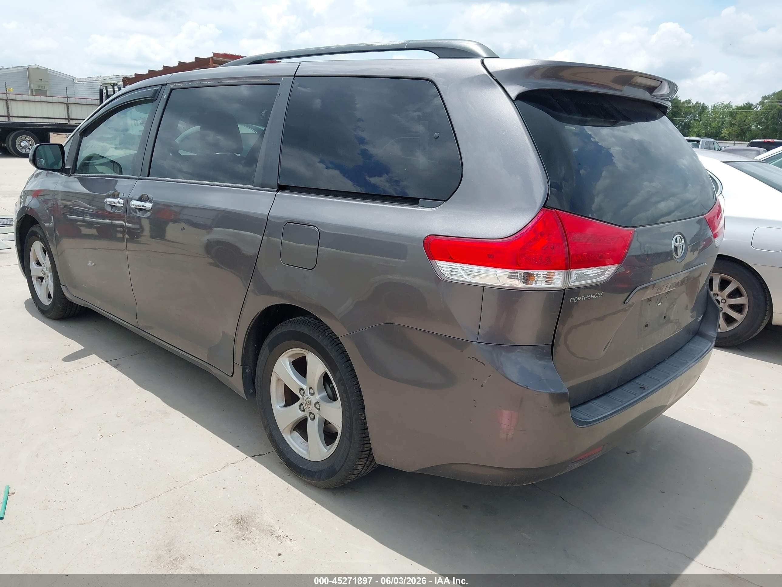 2012 Toyota Sienna Le V6 8 Passenger Gray vin: 5TDKK3DC3CS210540