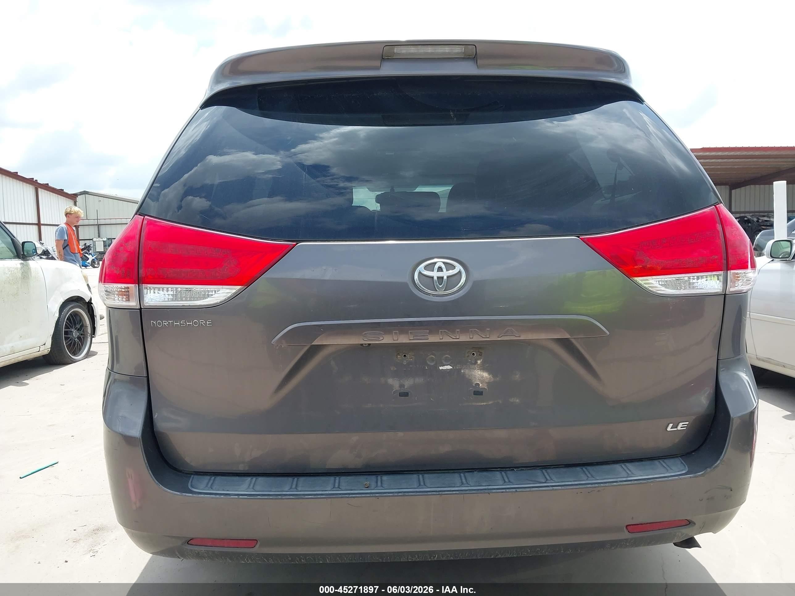 2012 Toyota Sienna Le V6 8 Passenger Gray vin: 5TDKK3DC3CS210540