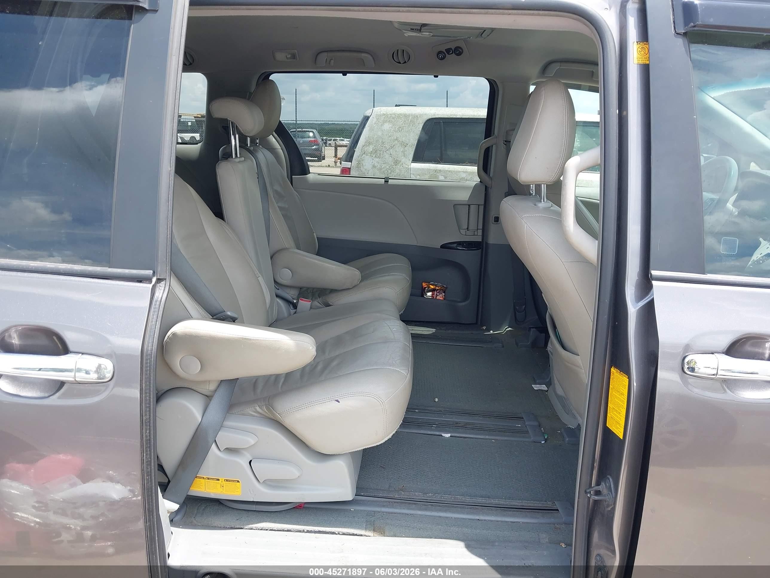 2012 Toyota Sienna Le V6 8 Passenger Gray vin: 5TDKK3DC3CS210540