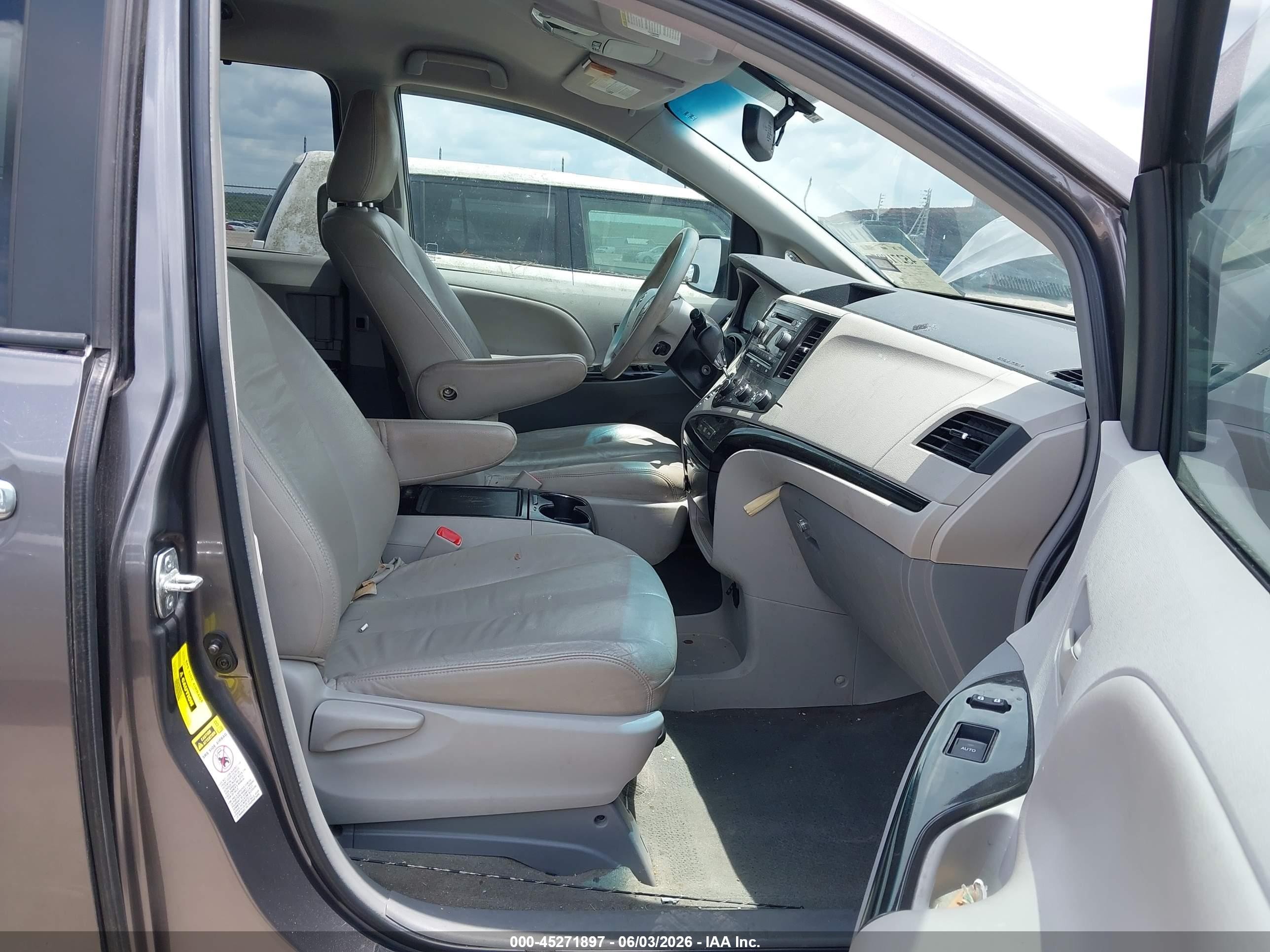 2012 Toyota Sienna Le V6 8 Passenger Gray vin: 5TDKK3DC3CS210540