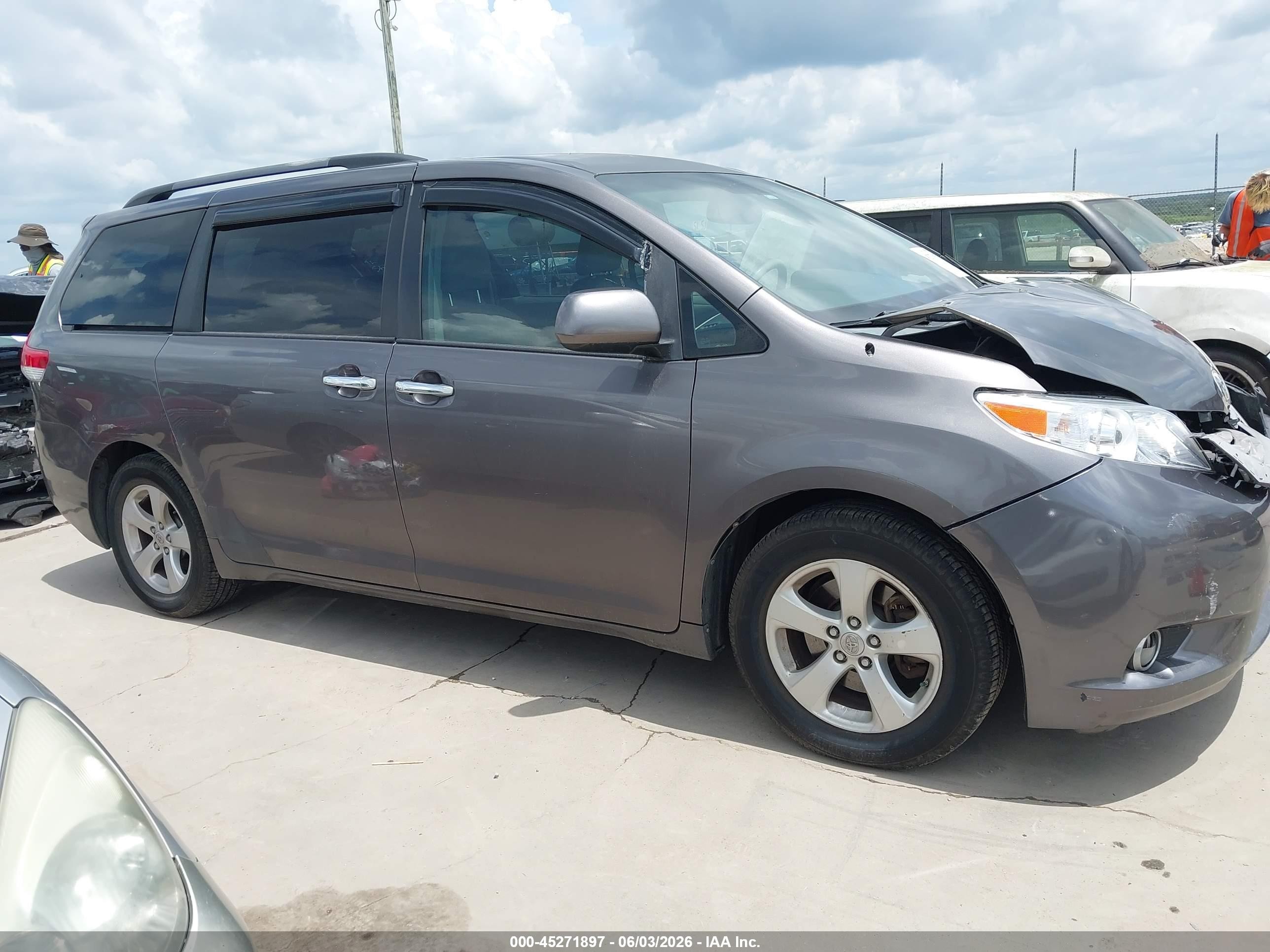 2012 Toyota Sienna Le V6 8 Passenger Gray vin: 5TDKK3DC3CS210540
