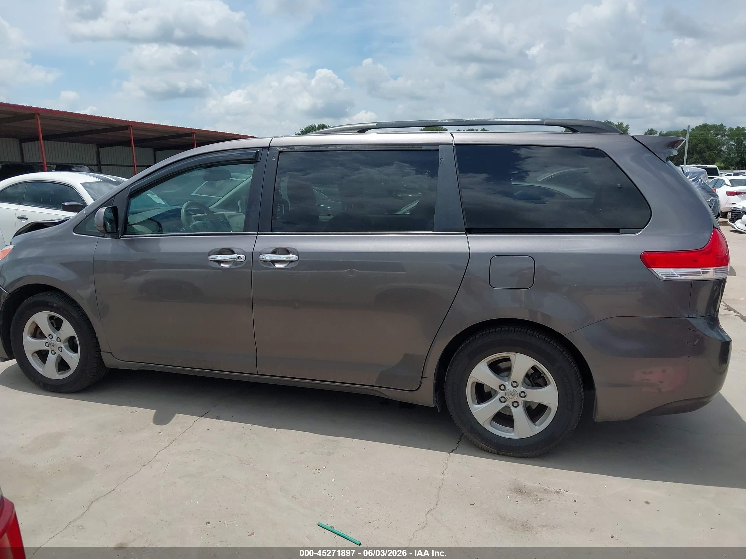 2012 Toyota Sienna Le V6 8 Passenger Gray vin: 5TDKK3DC3CS210540