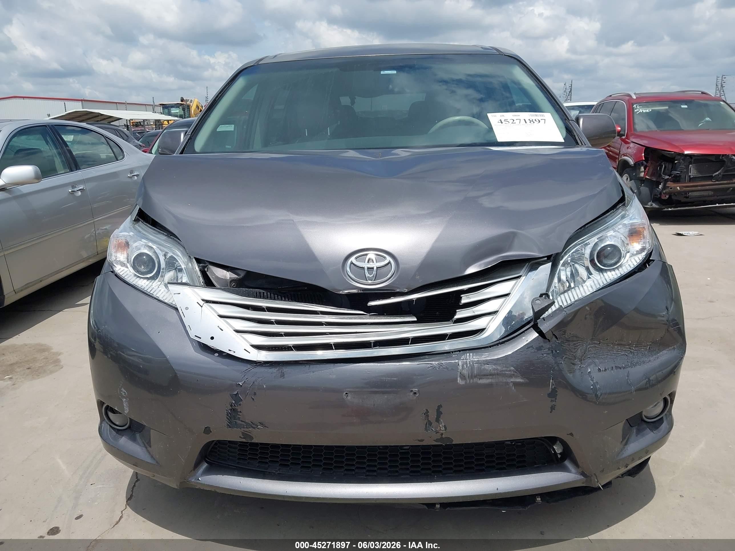 2012 Toyota Sienna Le V6 8 Passenger Gray vin: 5TDKK3DC3CS210540