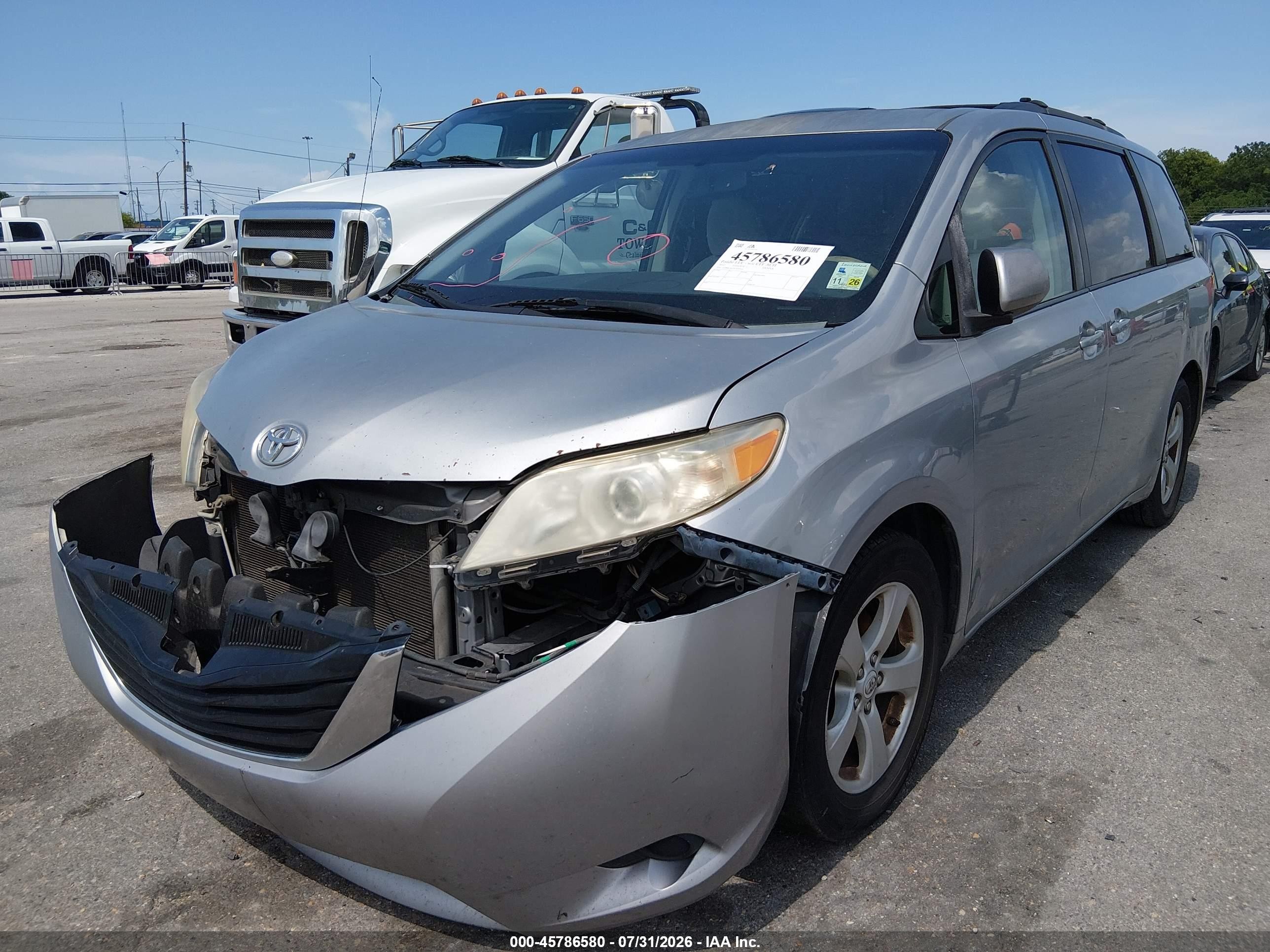 2012 Toyota Sienna Le V6 8 Passenger Silver vin: 5TDKK3DC3CS219142