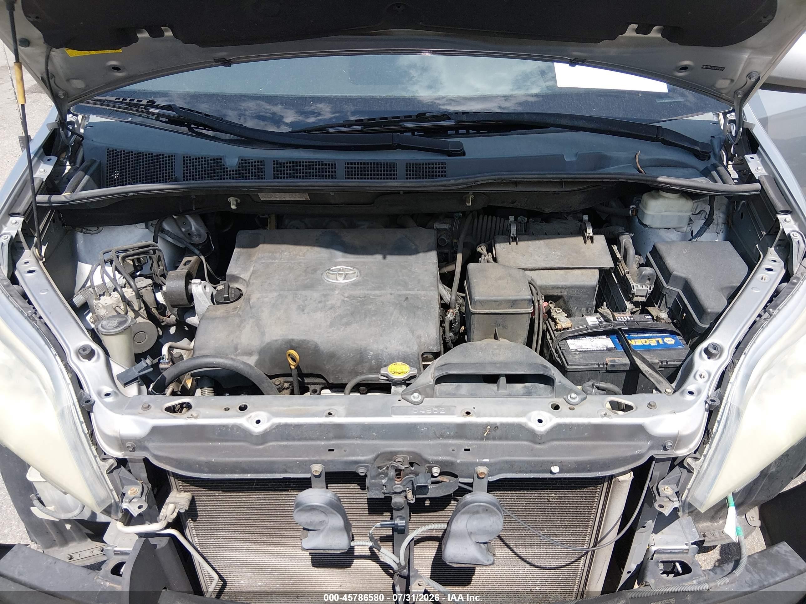2012 Toyota Sienna Le V6 8 Passenger Silver vin: 5TDKK3DC3CS219142