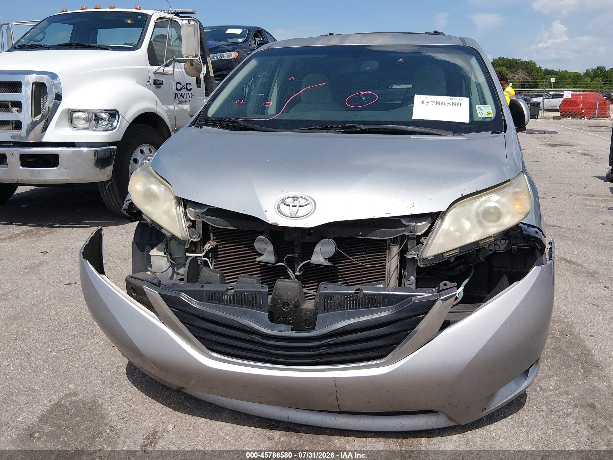 2012 Toyota Sienna Le V6 8 Passenger Silver vin: 5TDKK3DC3CS219142