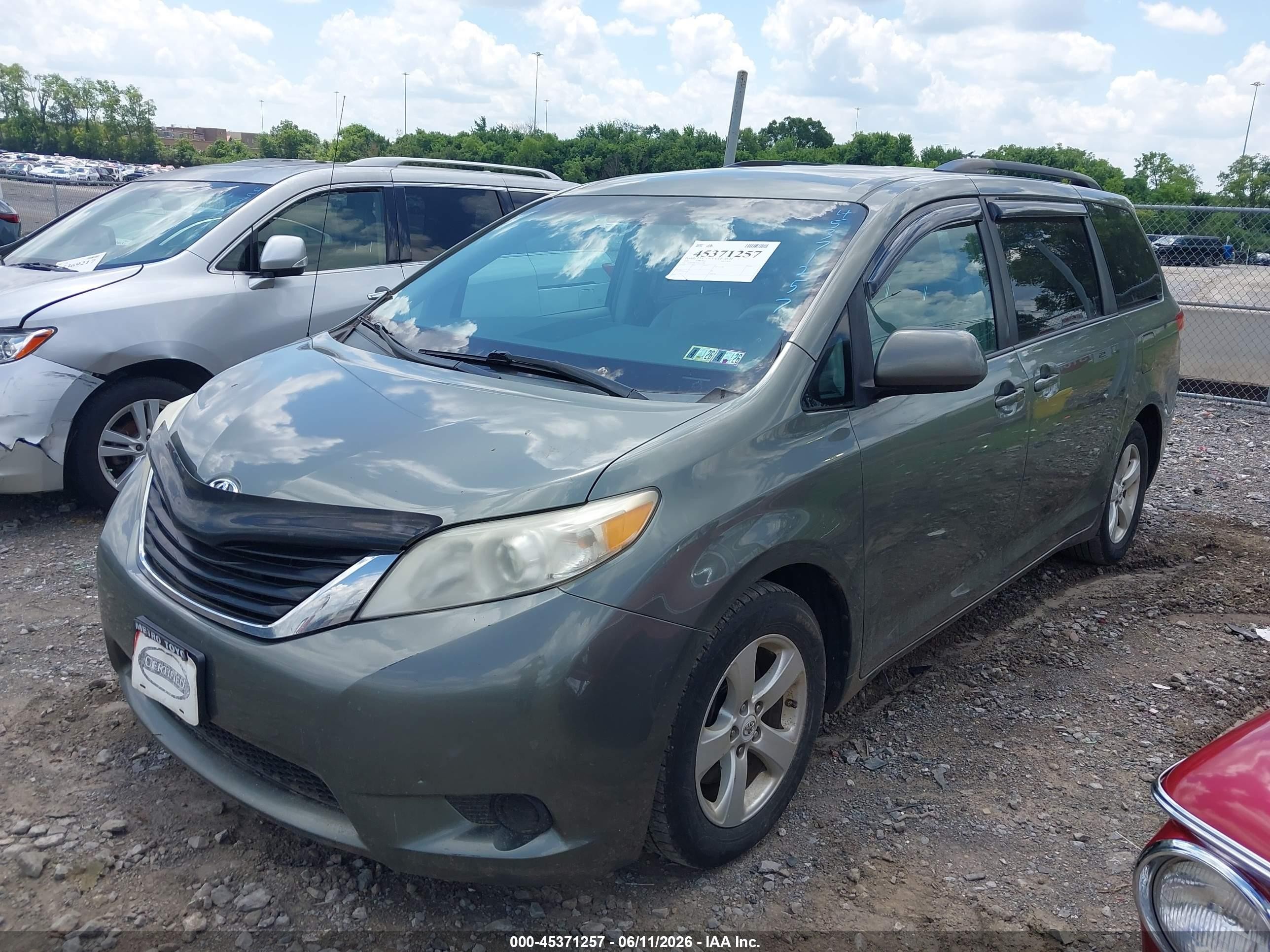 2012 Toyota Sienna Le V6 8 Passenger Зеленый vin: 5TDKK3DC3CS223790