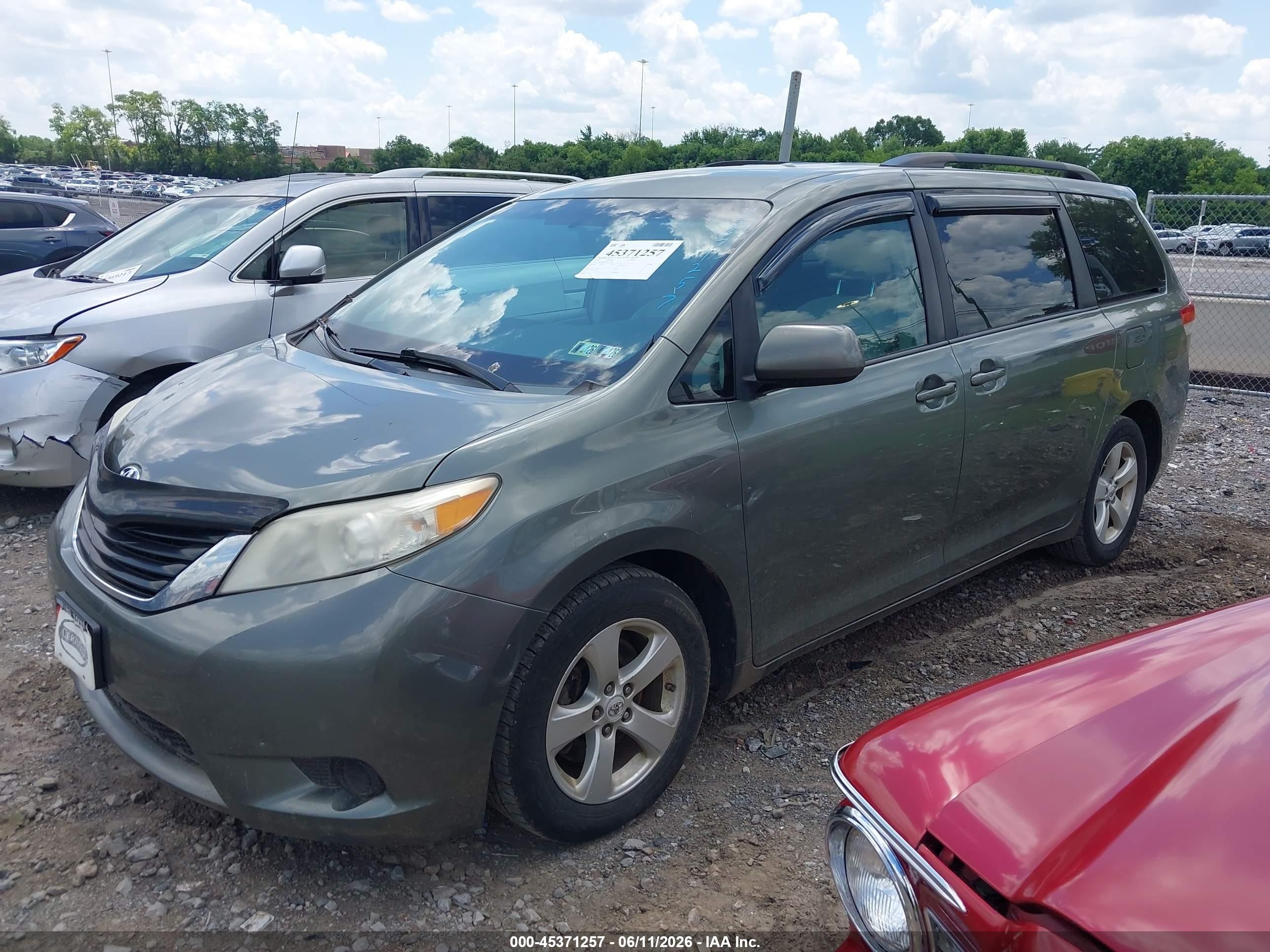 2012 Toyota Sienna Le V6 8 Passenger Зеленый vin: 5TDKK3DC3CS223790