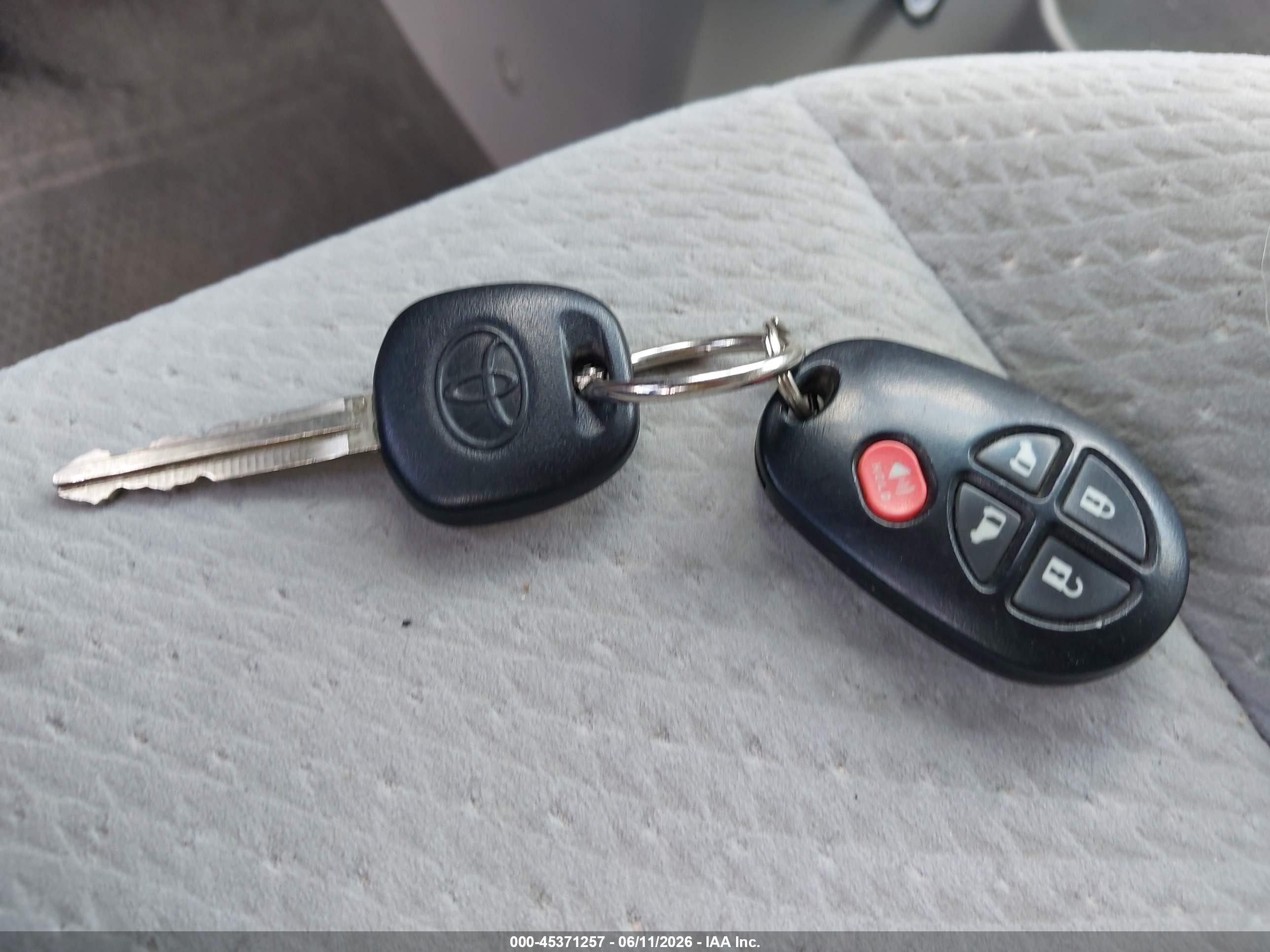 2012 Toyota Sienna Le V6 8 Passenger Зеленый vin: 5TDKK3DC3CS223790
