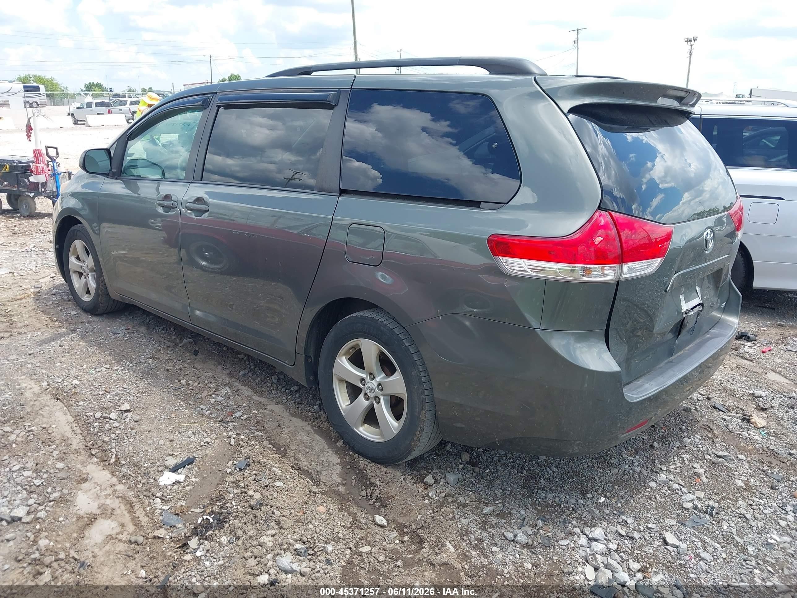 2012 Toyota Sienna Le V6 8 Passenger Зеленый vin: 5TDKK3DC3CS223790