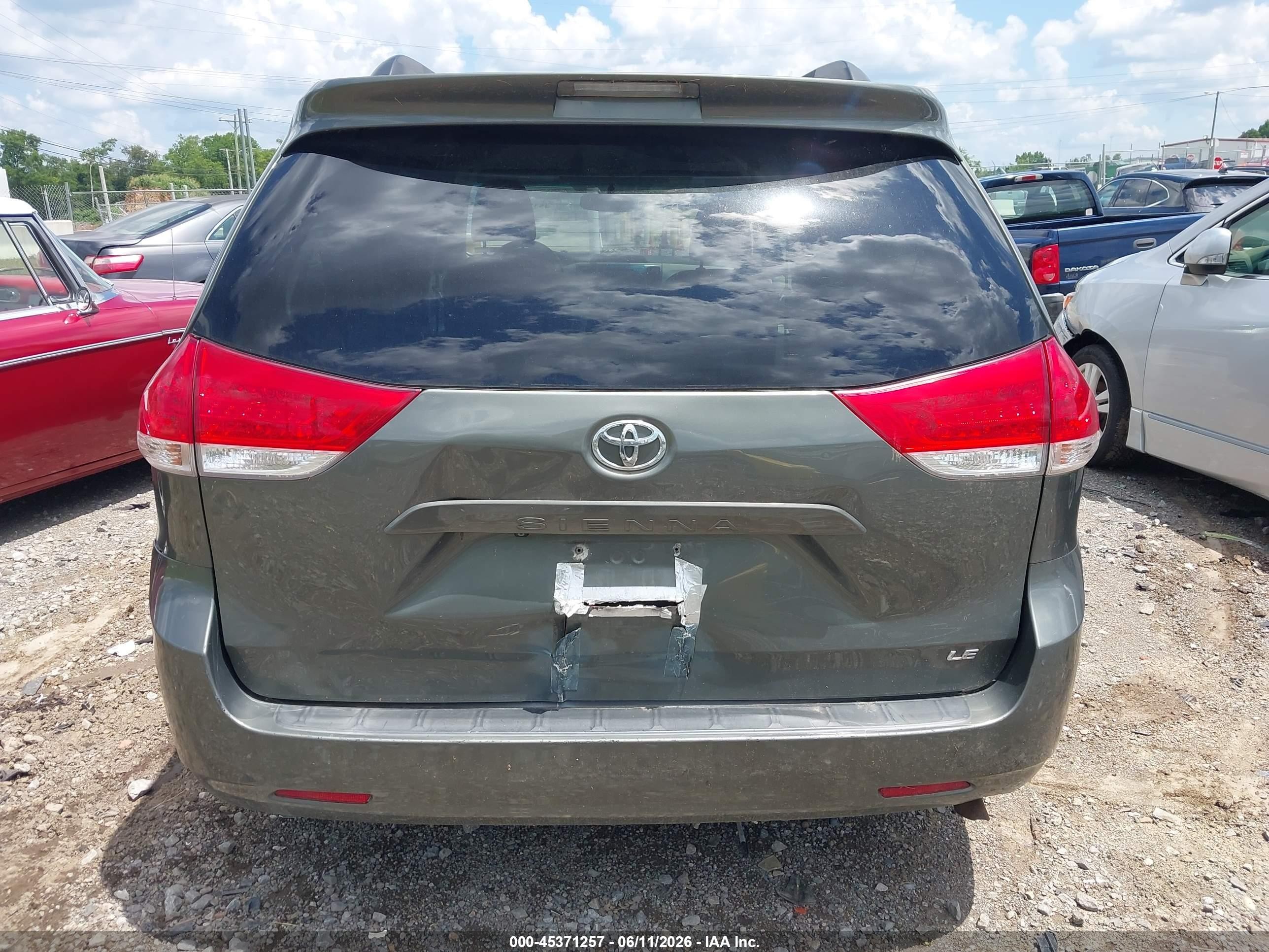 2012 Toyota Sienna Le V6 8 Passenger Зеленый vin: 5TDKK3DC3CS223790
