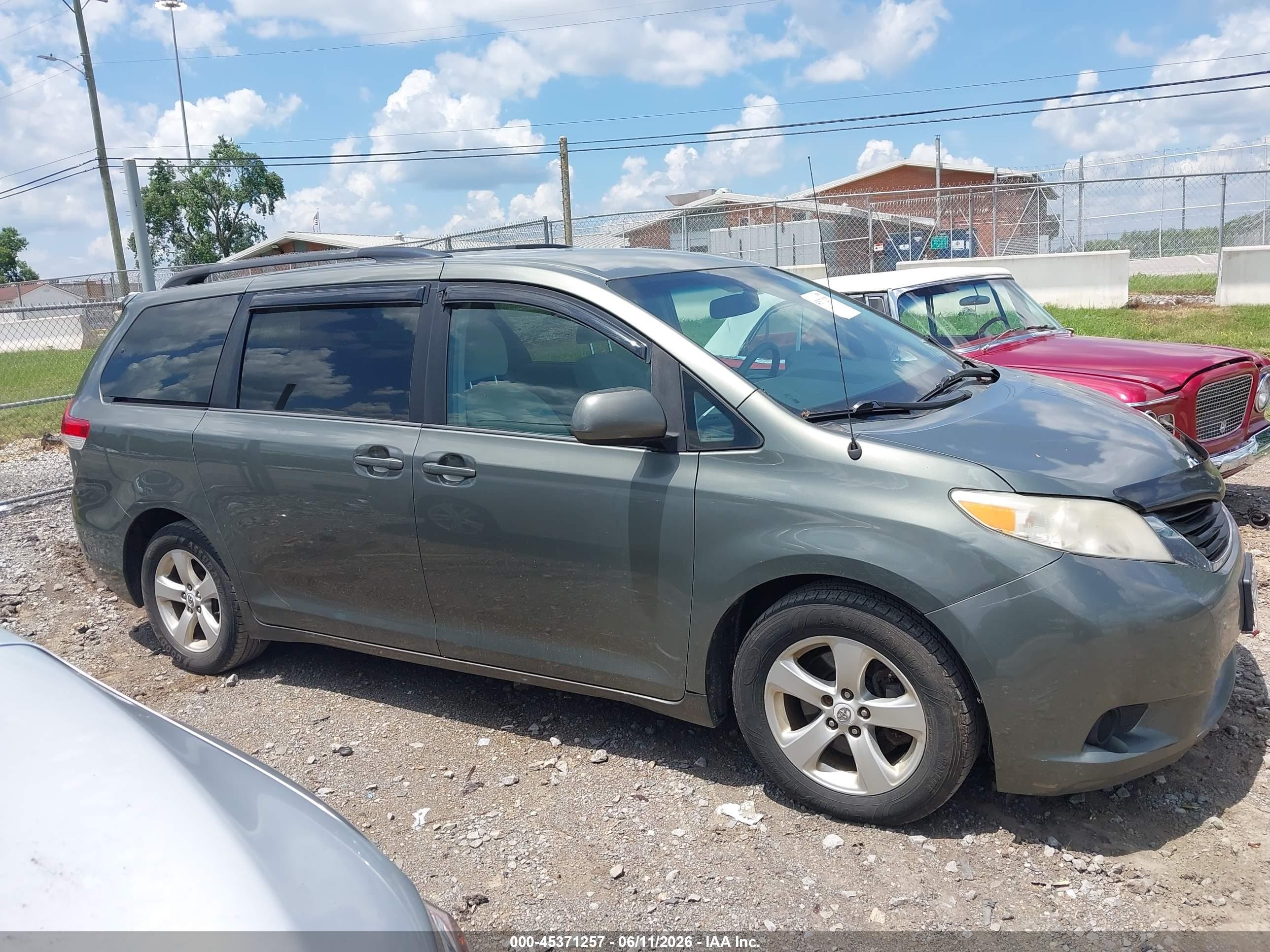 2012 Toyota Sienna Le V6 8 Passenger Зеленый vin: 5TDKK3DC3CS223790